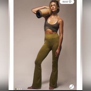 NWOT FREE PEOPLE MOVEMENT Good Karma Flare Leggings
